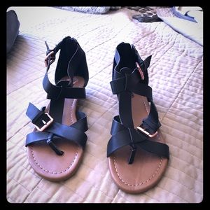 Low heel sandals